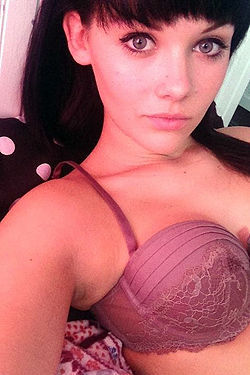 Attractive Mellisa Clarke